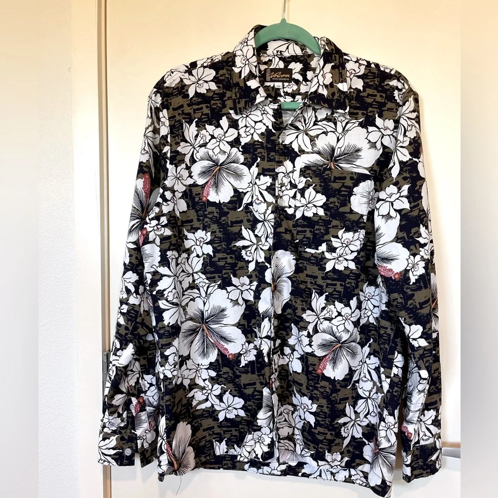 Volcom Men’s Brown and White Casual Button Down Shirt with Floral Pattern - Picture 3 of 9